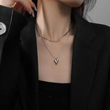Elegante collar con colgante de corazón de doble capa: joyas modernas y elegantes para mujeres