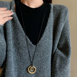 Elegant Metal Pendant Necklace – Stylish Sweater Chain for Autumn & Winter