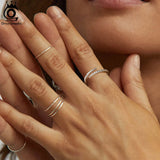 Alianza de boda con circonitas en plata de ley 925: elegante anillo con engaste pavé para mujer