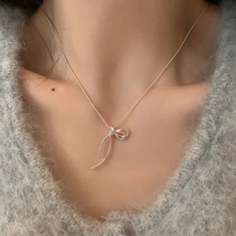 Elegant Bow Pendant Necklace – Silver Clavicle Chain for Women