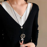 Elegant Metal Pendant Necklace – Stylish Sweater Chain for Autumn & Winter