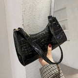 Fashionable Half Moon Shaped PU Handbag with Zipper Closure – Versatile and Stylish Women's Bag