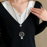 Elegant Metal Pendant Necklace – Stylish Sweater Chain for Autumn & Winter