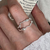 Anillo minimalista con borlas de flores: elegante joyería geométrica para mujer
