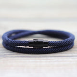 Pulsera de hilo rojo para hombre con cierre magnético: accesorio elegante y significativo