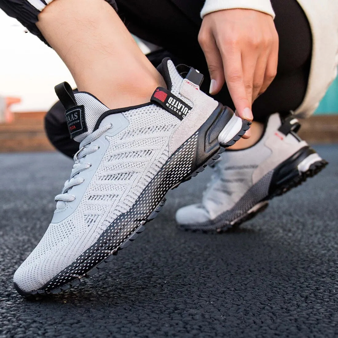Men's Lightweight Breathable Running Shoes with Non-Slip Sole
