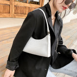 Fashionable Half Moon Shaped PU Handbag with Zipper Closure – Versatile and Stylish Women's Bag
