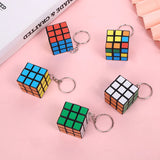 Mini llavero con cubo mágico 3x3: elegante juguete de rompecabezas y accesorio de moda para niños y adultos