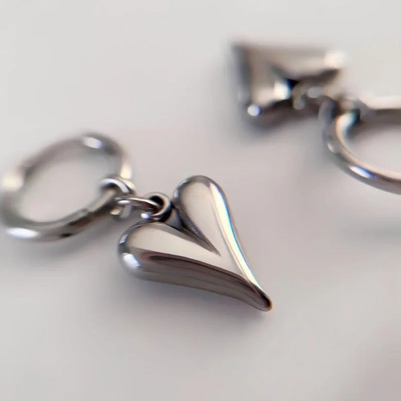 Pendientes de acero inoxidable con forma de corazón: joyas elegantes para mujer