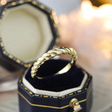 Anillo minimalista de croissant en plata de ley S925: joyería elegante y atemporal
