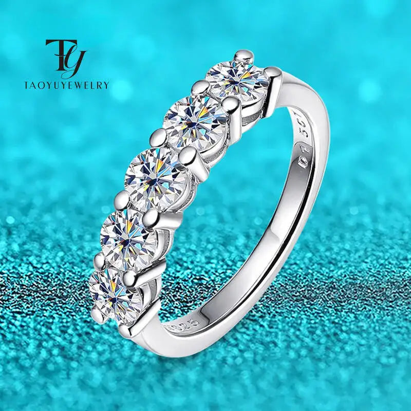 Round Cut Moissanite Ring – 925 Sterling Silver Classic Wedding Band for Women with GRA Certification