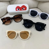 Elegant Large Frame Retro Sunglasses – UV400 Protective Shades for Men & Women