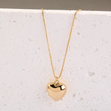 Elegante collar con colgante de mariposa y corazón con letras doradas de doble capa para mujer: regalo de joyería perfecto para bodas y fiestas