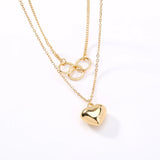 Elegante collar con colgante de mariposa y corazón con letras doradas de doble capa para mujer: regalo de joyería perfecto para bodas y fiestas