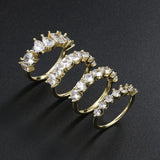 Anillo apilable de circonitas geométricas doradas: joyería minimalista para mujeres