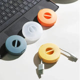 Caja de almacenamiento de cables de datos portátil con diseño giratorio para la gestión de cables: cómoda, compacta y duradera