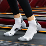 Calcetines para correr transpirables y acolchados: absorben la humedad y brindan soporte al arco