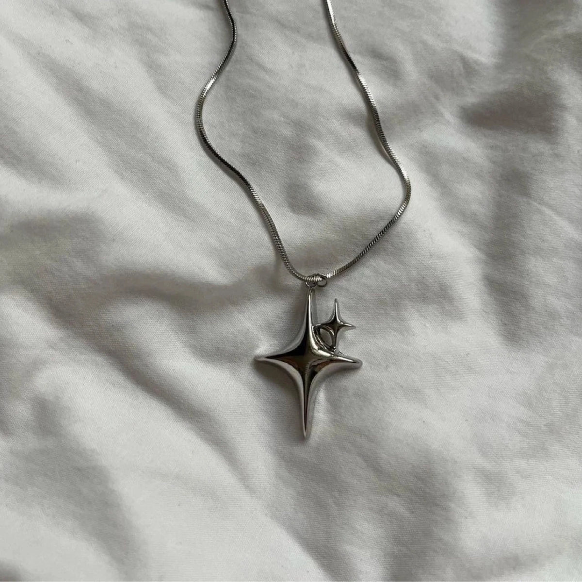 Elegant Star Pendant Snake Chain Necklace – Trendy Copper Alloy Jewelry for Women