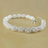 Pulsera con dijes en plata de ley 925: joyas elegantes y atemporales para mujeres
