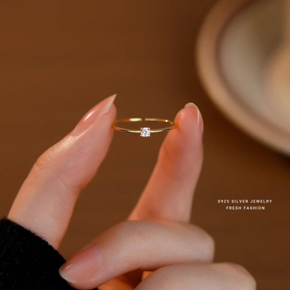 Alianza de boda con circonitas en plata de ley 925: elegante anillo de compromiso para mujer