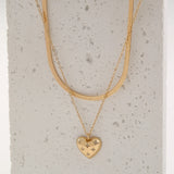 Elegante collar con colgante de mariposa y corazón con letras doradas de doble capa para mujer: regalo de joyería perfecto para bodas y fiestas