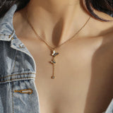 Collar de mariposa vintage multicapa: elegante gargantilla de acero inoxidable para mujer