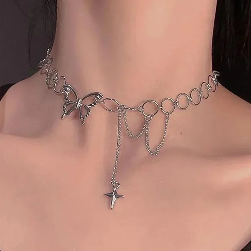 Collar con colgante de mariposa de plata: elegante joyería de inspiración punk para mujeres