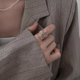 Anillo de cóctel con circonitas en plata de ley 925: joyería elegante y moderna para mujer