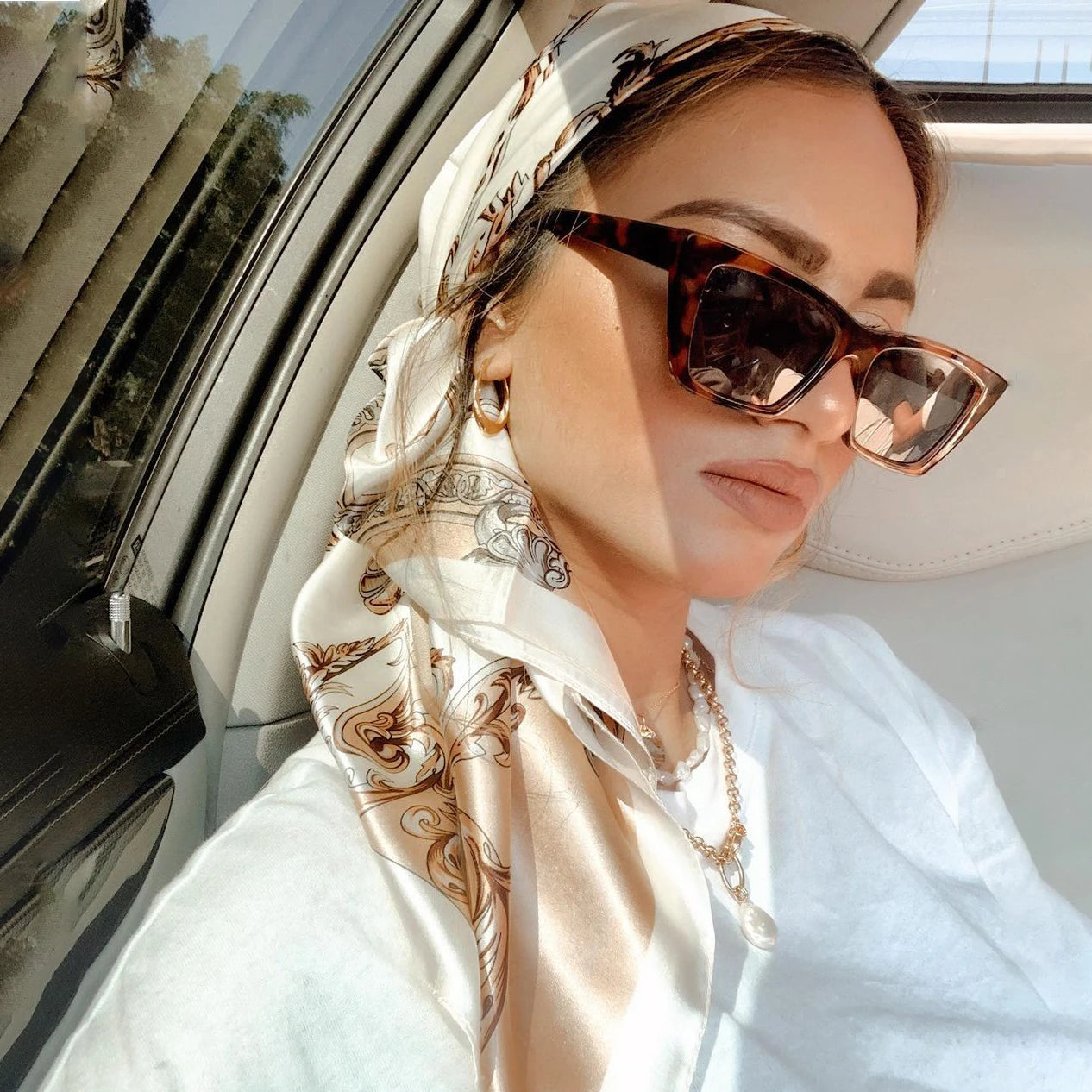 Luxury 90x90cm Silk Scarf – Designer-Inspired Fashion for Women