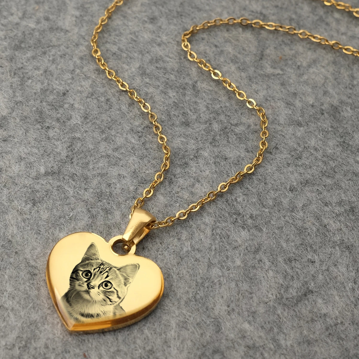 Custom Heart Photo Projection Necklace – Personalized Pendant Gift for Women, Valentine’s Day or Mom