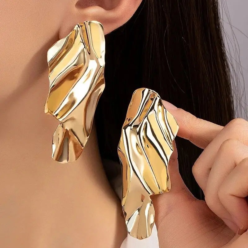 Pendientes colgantes exagerados de metal trenzado y largo: joyas de moda para mujeres
