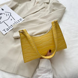 Fashionable Half Moon Shaped PU Handbag with Zipper Closure – Versatile and Stylish Women's Bag