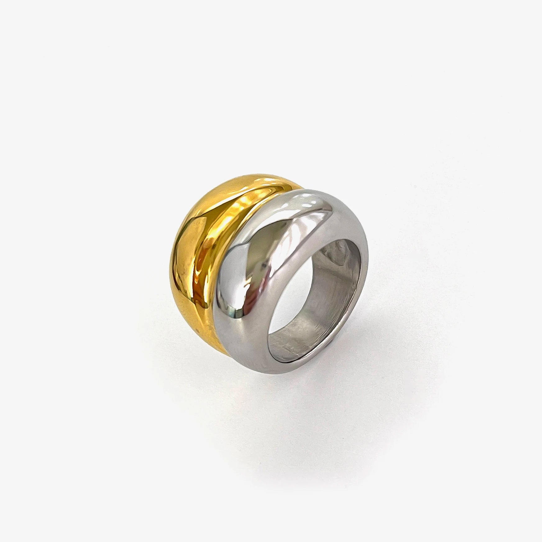 Anillo de cúpula gruesa de dos tonos bañado en plata y oro PVD de 18 quilates de Peri'sBox: anillo punk unisex de acero inoxidable de doble capa y ancho