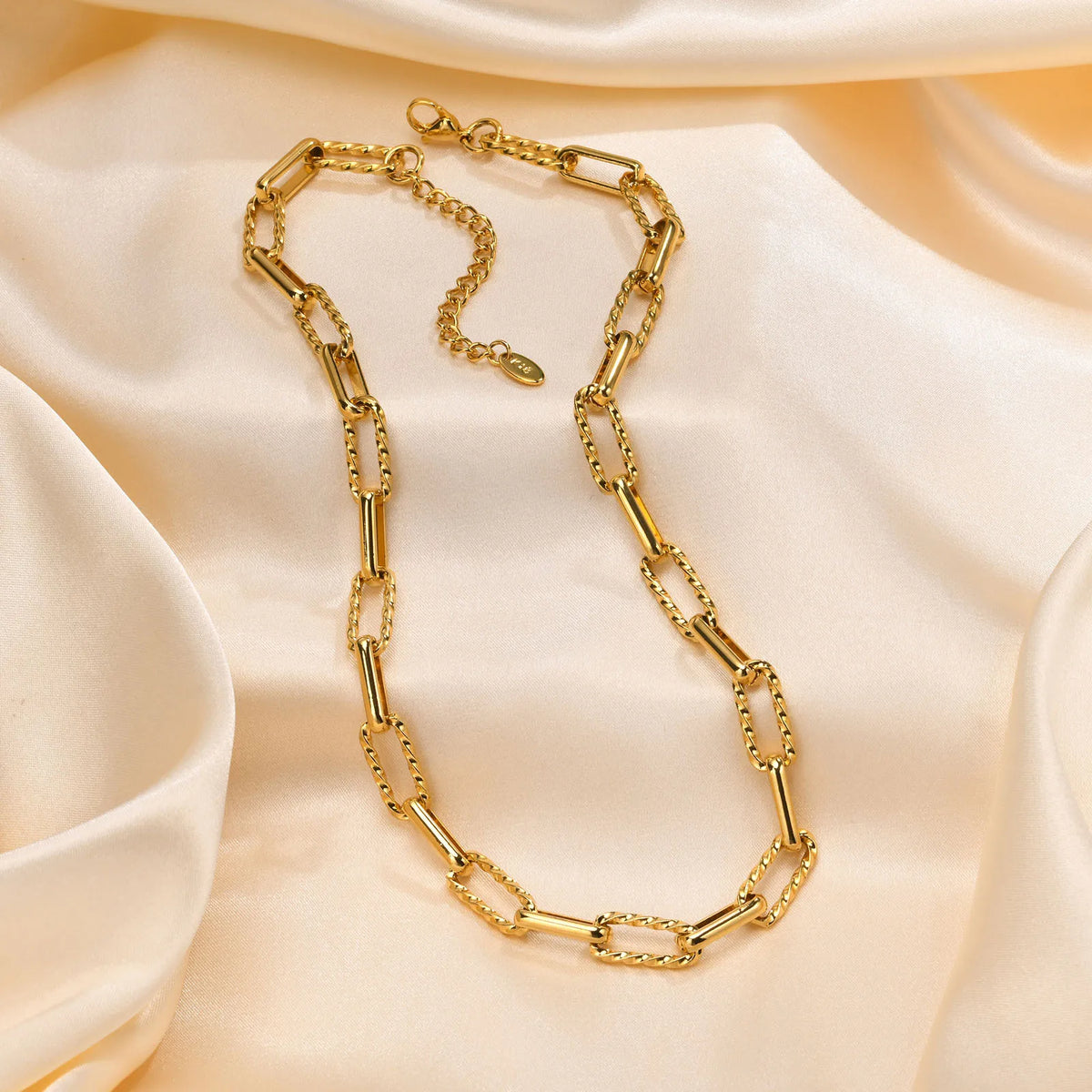 Elegant Geometric Link Chain Bracelet – Trendy Metal Jewelry for Women