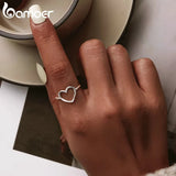 Anillo minimalista de corazón en plata de ley 925: joyería elegante y atemporal para mujeres