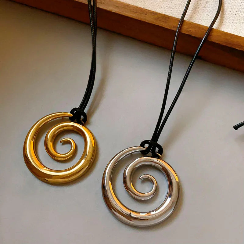 Elegant Metal Pendant Necklace – Stylish Sweater Chain for Autumn & Winter
