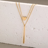 Elegante collar con colgante de mariposa y corazón con letras doradas de doble capa para mujer: regalo de joyería perfecto para bodas y fiestas