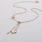 Elegante collar con colgante de mariposa y corazón con letras doradas de doble capa para mujer: regalo de joyería perfecto para bodas y fiestas