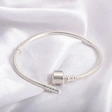 Pulsera de plata bañada en oro con dijes de moda: joyería elegante para mujeres