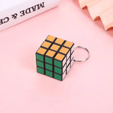 Mini llavero con cubo mágico 3x3: elegante juguete de rompecabezas y accesorio de moda para niños y adultos