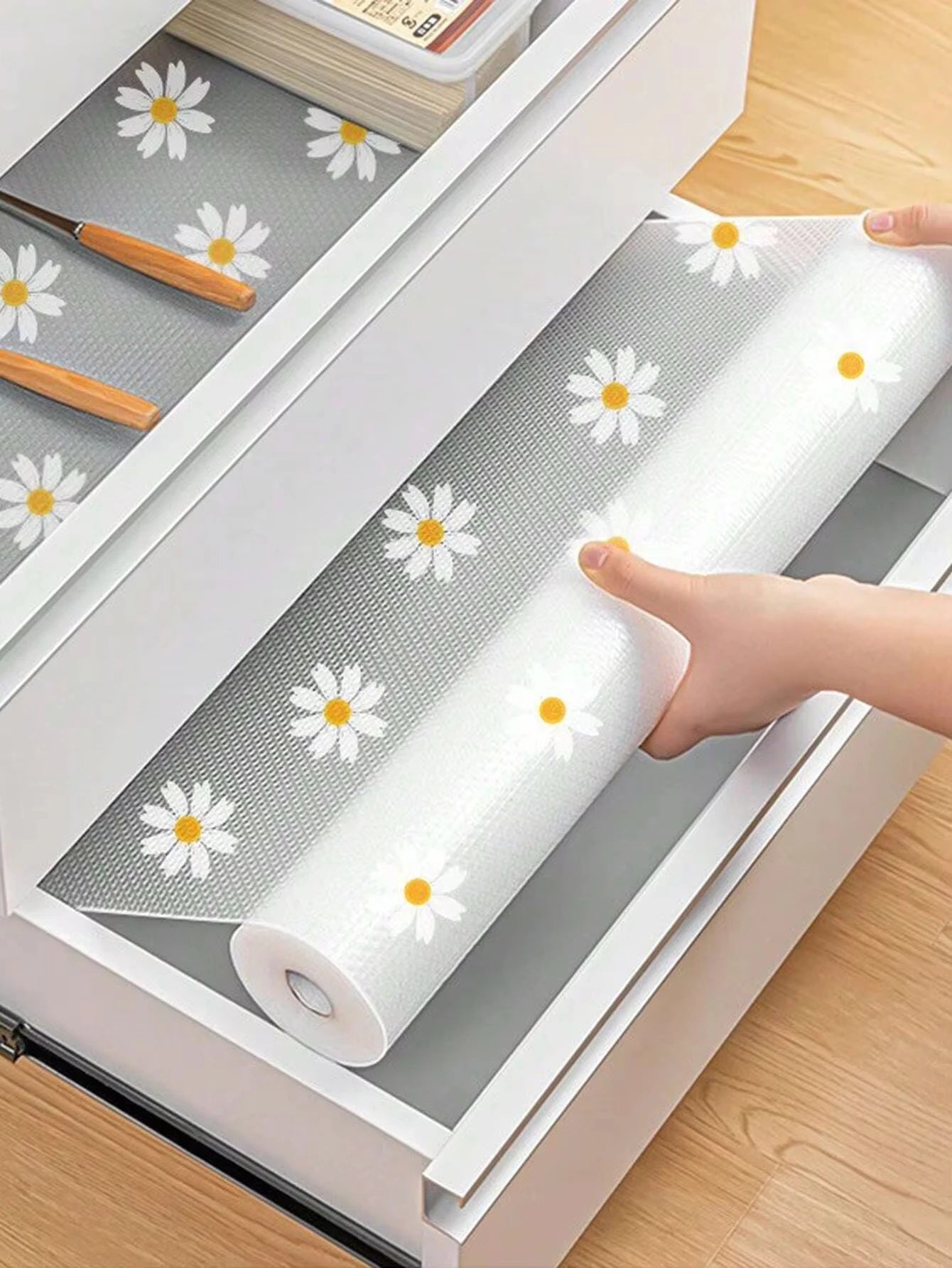 Revestimiento para estantes Daisy: tapete impermeable y no adhesivo para gabinetes y cajones de cocina