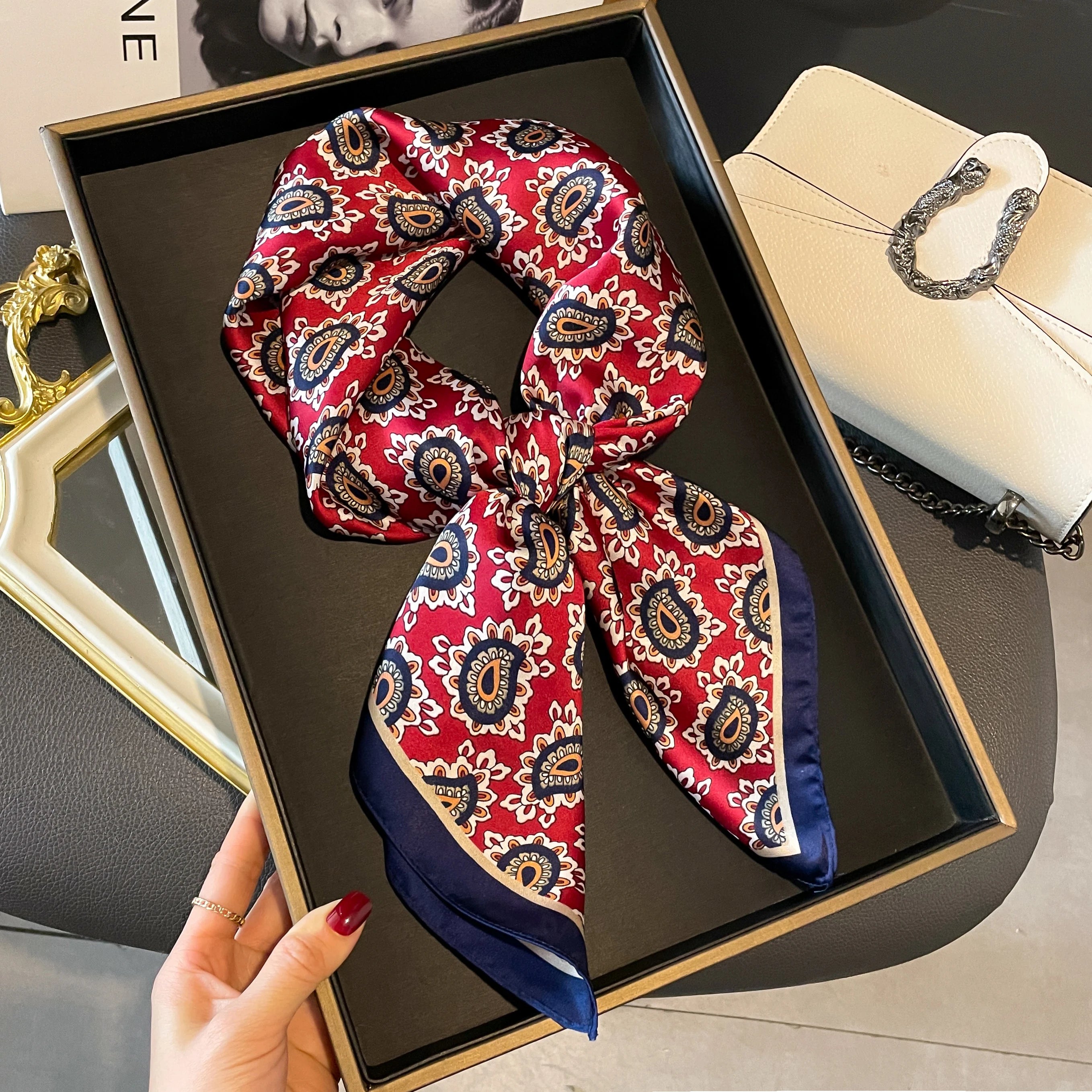 2024 70*70cm Kerchief Popular Print Headcloth Luxury Design Silk Scarves Fashion Sunscreen Muffler Square Shawl Bandanna Foulard