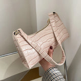 Fashionable Half Moon Shaped PU Handbag with Zipper Closure – Versatile and Stylish Women's Bag