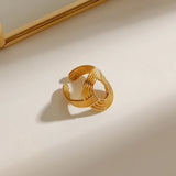 Anillo minimalista ovalado retorcido: acero inoxidable chapado en oro de 18 quilates, resistente al agua y a la decoloración
