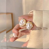 Geometric Irregular Pearl Stud Earrings – Modern Minimalist Design for Elegant Style