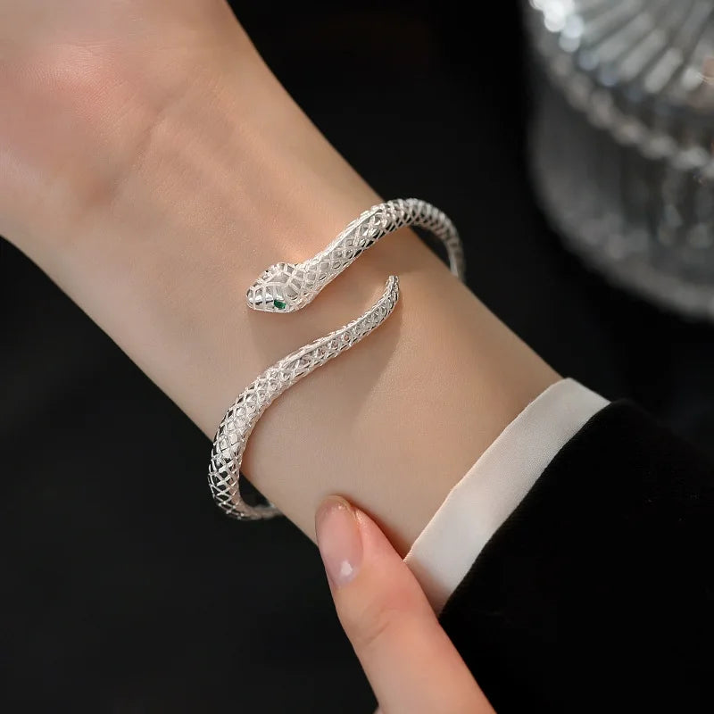 Elegante pulsera de circonitas en plata de ley 925: encanto y brillo atemporales