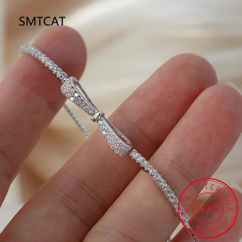 Elegante pulsera de plata de ley 925 con dije de circonita y lazo: belleza atemporal para cualquier ocasión