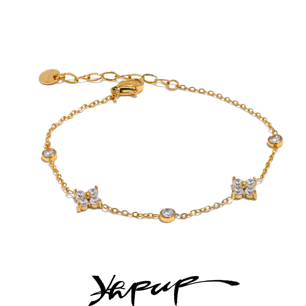 Pulsera de moda con dijes geométricos para mujer: acero inoxidable con circonitas cúbicas y acabado chapado en oro