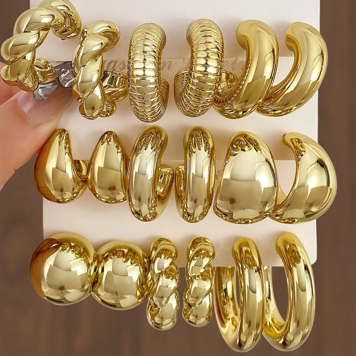 Classic Round Hoop Earrings – Timeless Elegance for Everyday Style