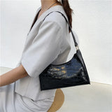 Fashionable Half Moon Shaped PU Handbag with Zipper Closure – Versatile and Stylish Women's Bag